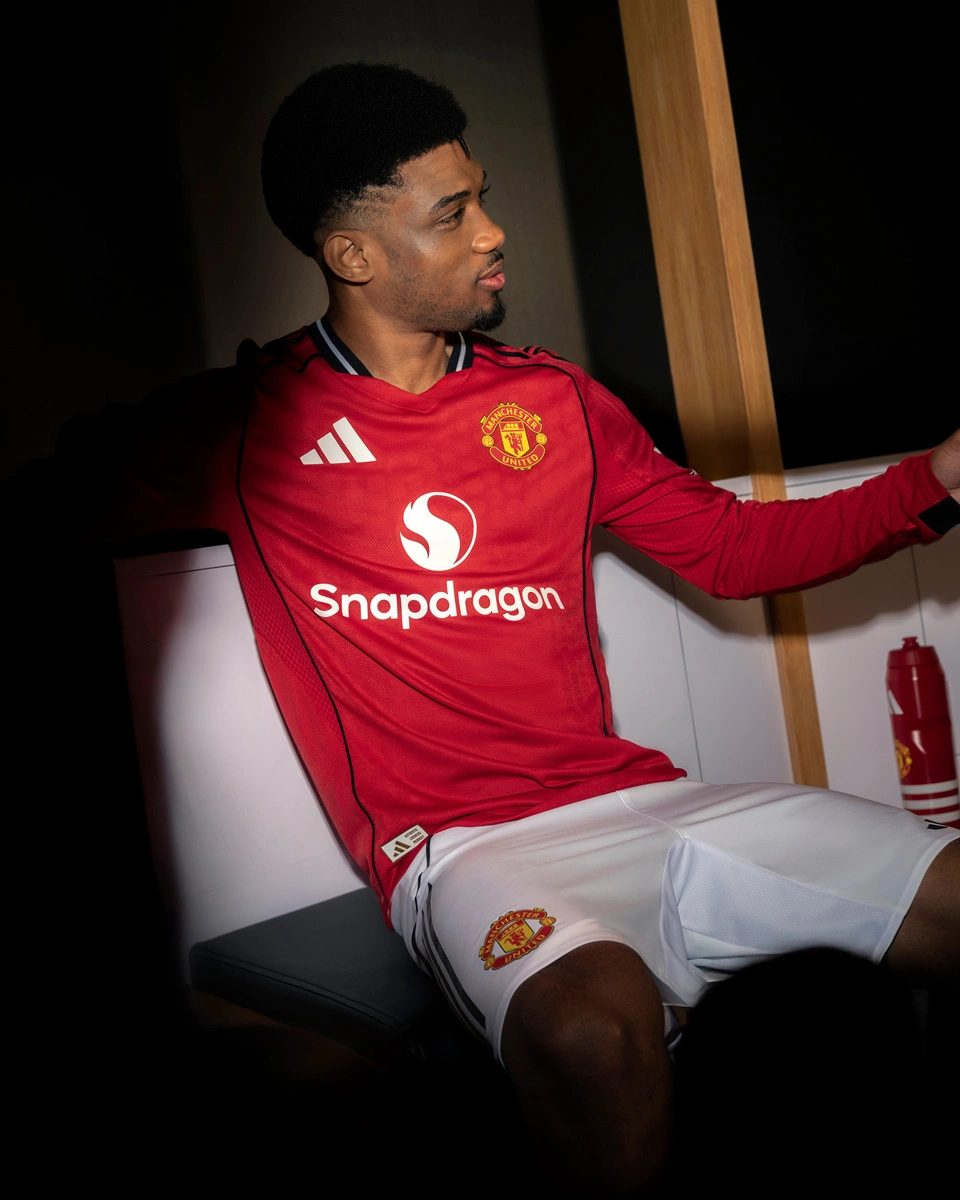 Manchester United 2025/26 Home Kit © kitstown