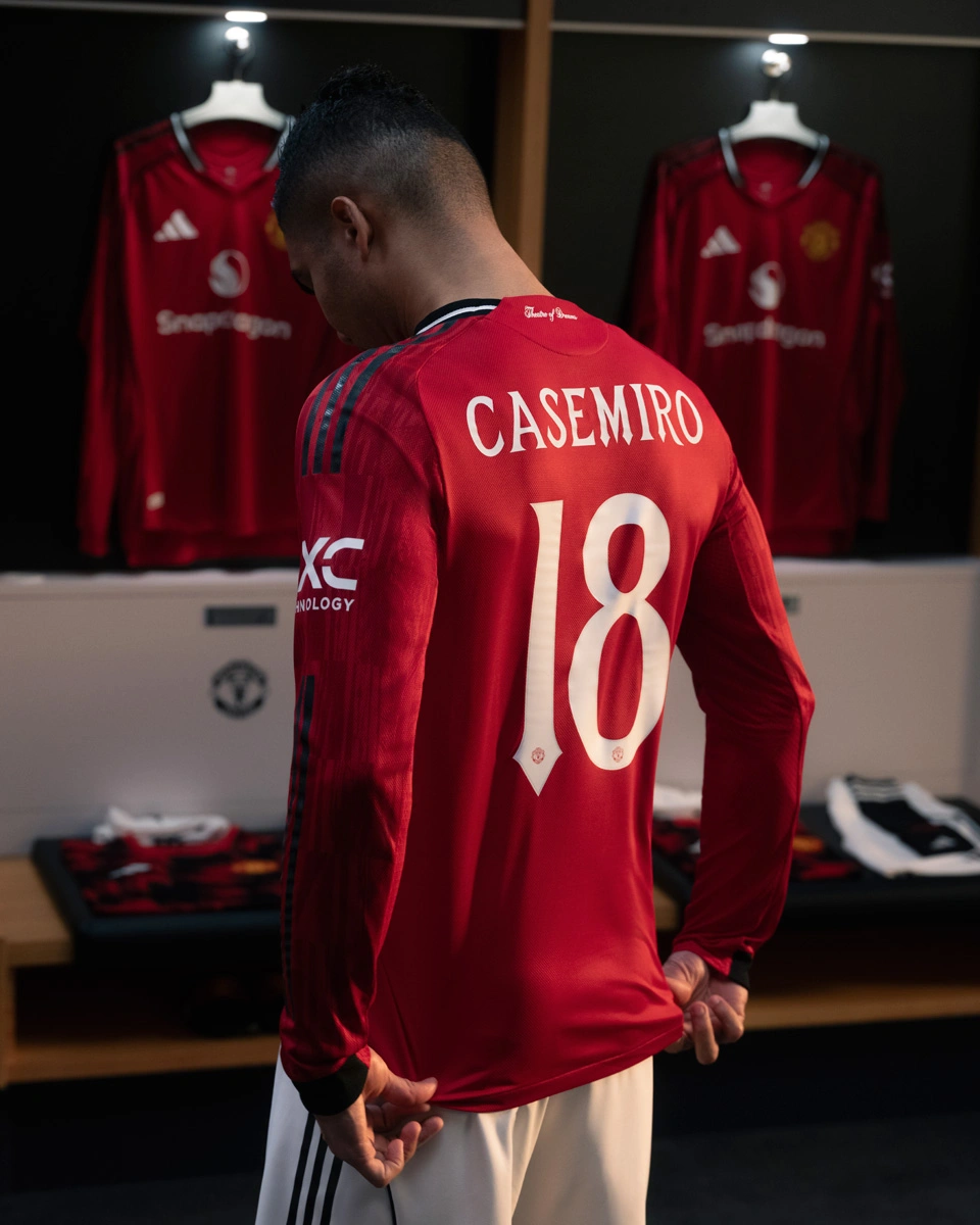 Manchester United 2025/26 Home Kit © kitstown