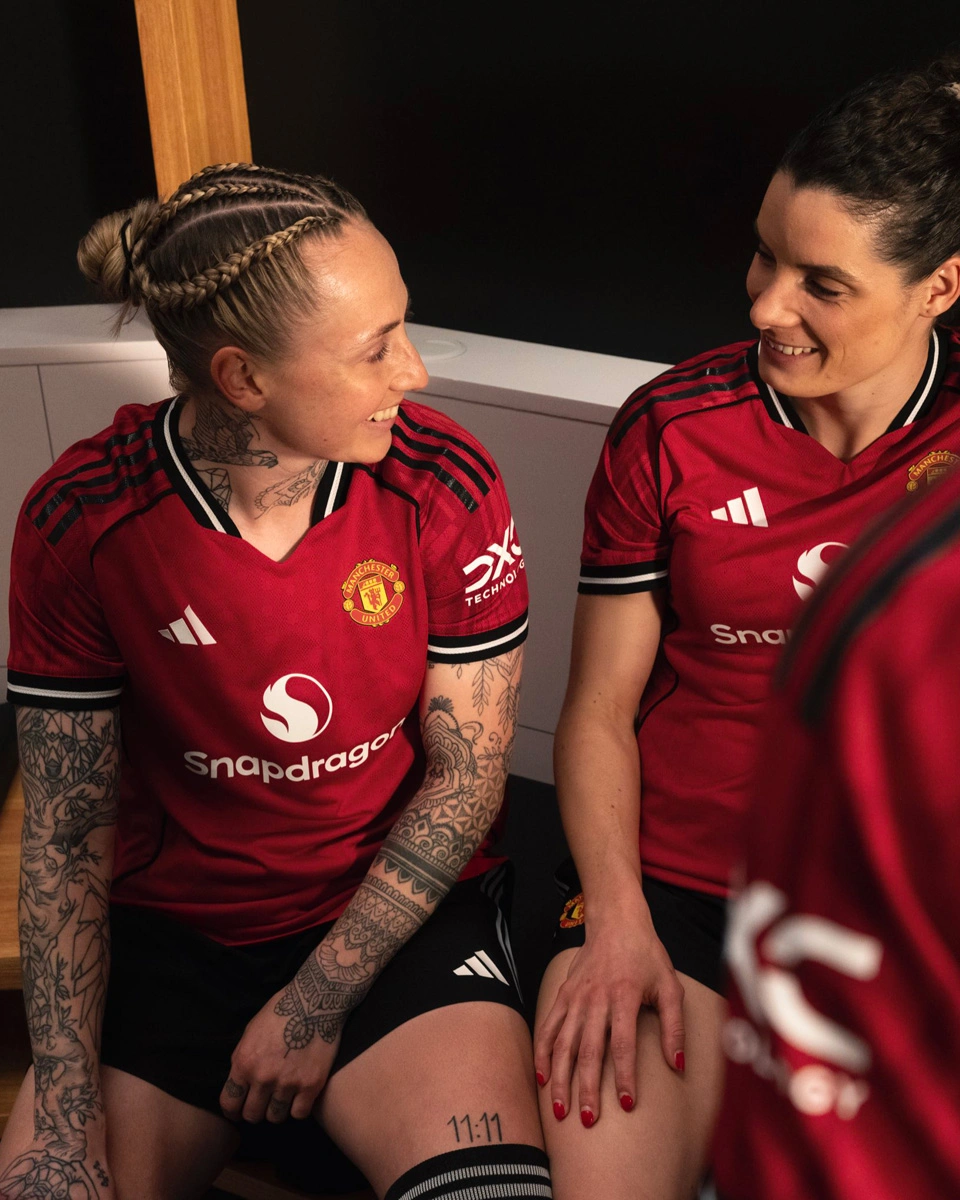Manchester United 2025/26 Home Kit © kitstown