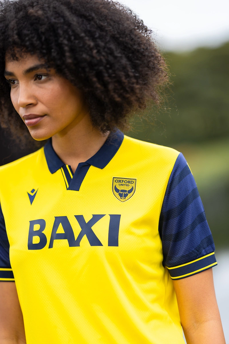 牛津联 2025-26 赛季主场球衣 © 球衫堂 kitstown 牛津联 2025-26 赛季主场球衣 © 球衫堂 kitstown
