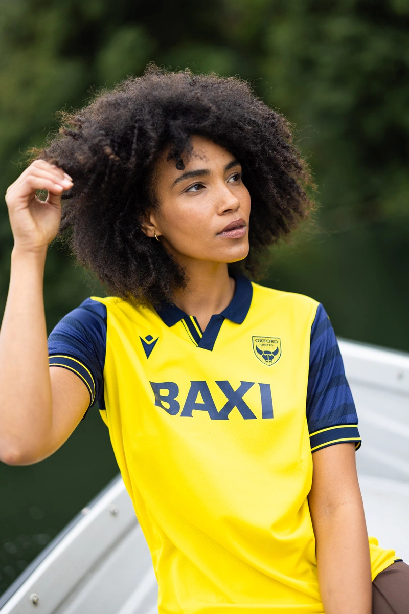 牛津联 2025-26 赛季主场球衣 © 球衫堂 kitstown 牛津联 2025-26 赛季主场球衣 © 球衫堂 kitstown