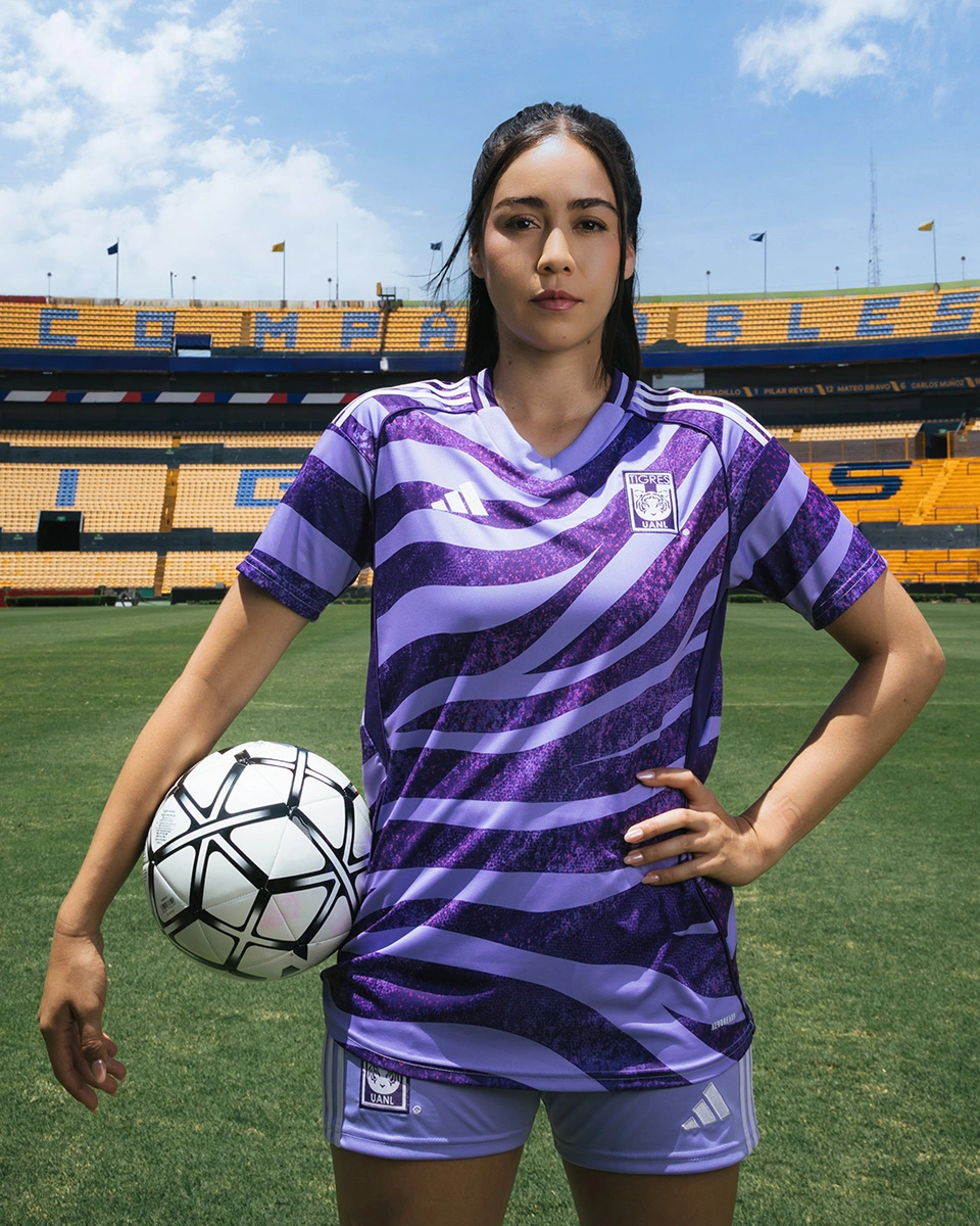 新莱昂自治大学老虎 2025-26 赛季女足特别球衣 © 球衫堂 kitstown