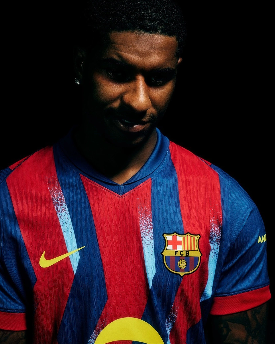 巴塞罗那 2025-26 赛季第四球衣 © 球衫堂 kitstown 巴塞罗那 2025-26 赛季第四球衣 © 球衫堂 kitstown