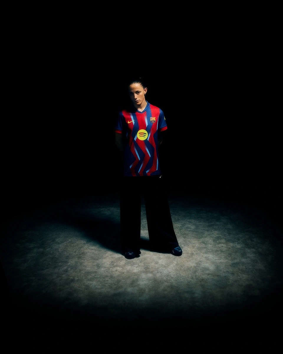 巴塞罗那 2025-26 赛季第四球衣 © 球衫堂 kitstown 巴塞罗那 2025-26 赛季第四球衣 © 球衫堂 kitstown