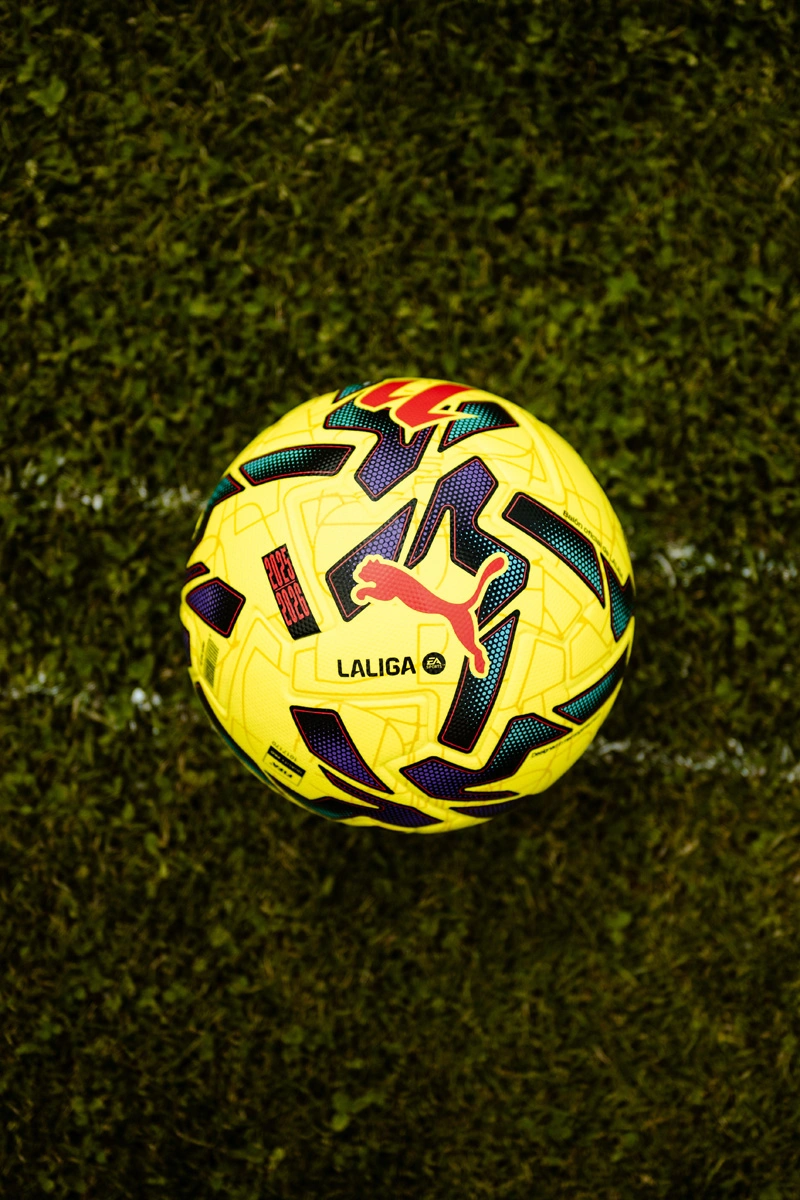 西甲和西乙联赛 2025-26 赛季冬季版官方比赛用球 © 球衫堂 kitstown 西甲和西乙联赛 2025-26 赛季冬季版官方比赛用球 © 球衫堂 kitstown