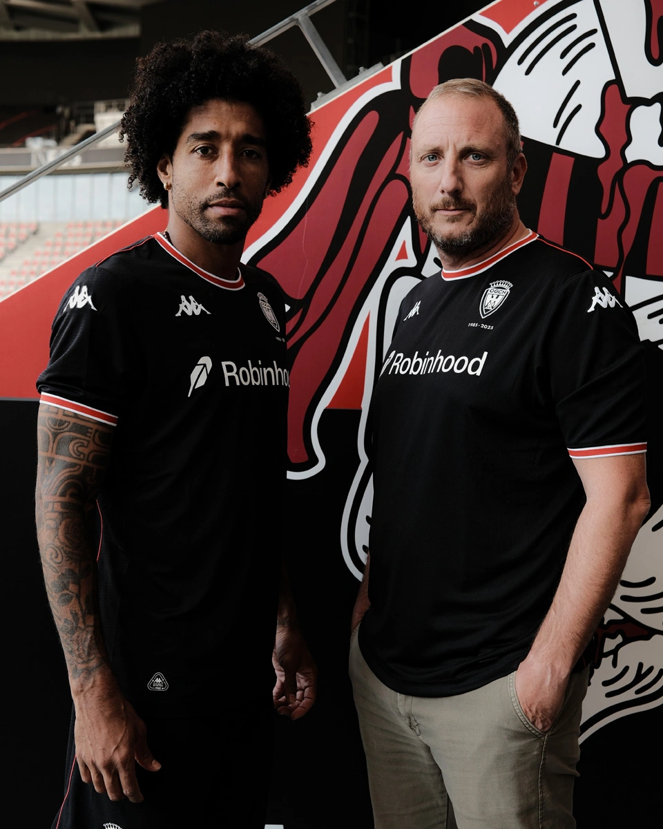 尼斯 2025-26 赛季“南看台(Populaire Sud)”特别版球衣 © 球衫堂 kitstown 尼斯 2025-26 赛季“南看台(Populaire Sud)”特别版球衣 © 球衫堂 kitstown