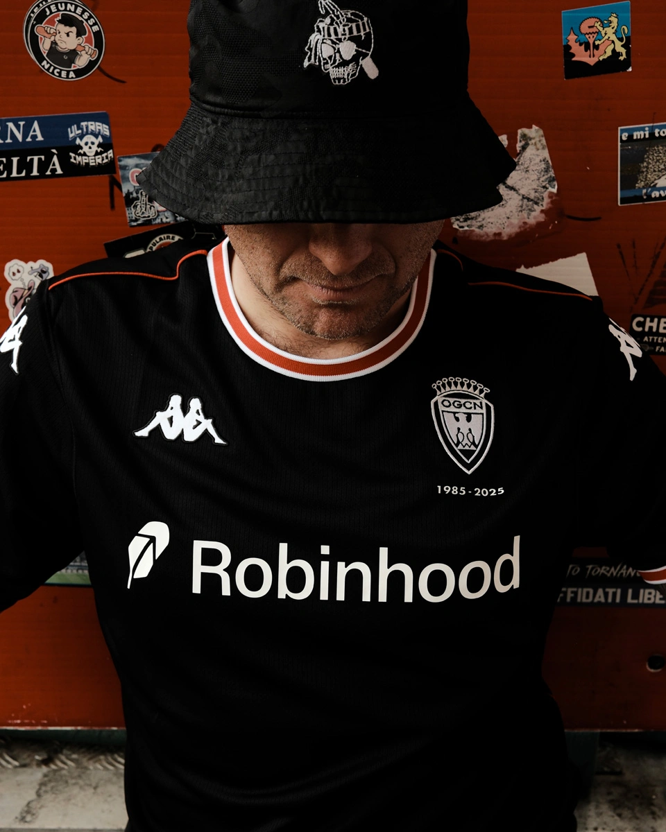 尼斯 2025-26 赛季“南看台(Populaire Sud)”特别版球衣 © 球衫堂 kitstown 尼斯 2025-26 赛季“南看台(Populaire Sud)”特别版球衣 © 球衫堂 kitstown