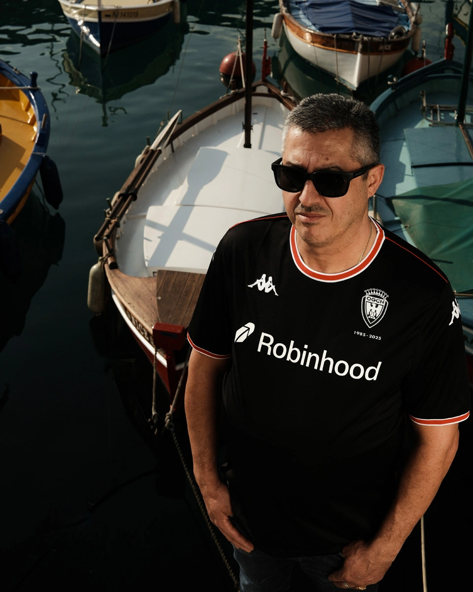 尼斯 2025-26 赛季“南看台(Populaire Sud)”特别版球衣 © 球衫堂 kitstown 尼斯 2025-26 赛季“南看台(Populaire Sud)”特别版球衣 © 球衫堂 kitstown