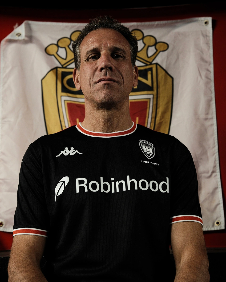 尼斯 2025-26 赛季“南看台(Populaire Sud)”特别版球衣 © 球衫堂 kitstown 尼斯 2025-26 赛季“南看台(Populaire Sud)”特别版球衣 © 球衫堂 kitstown