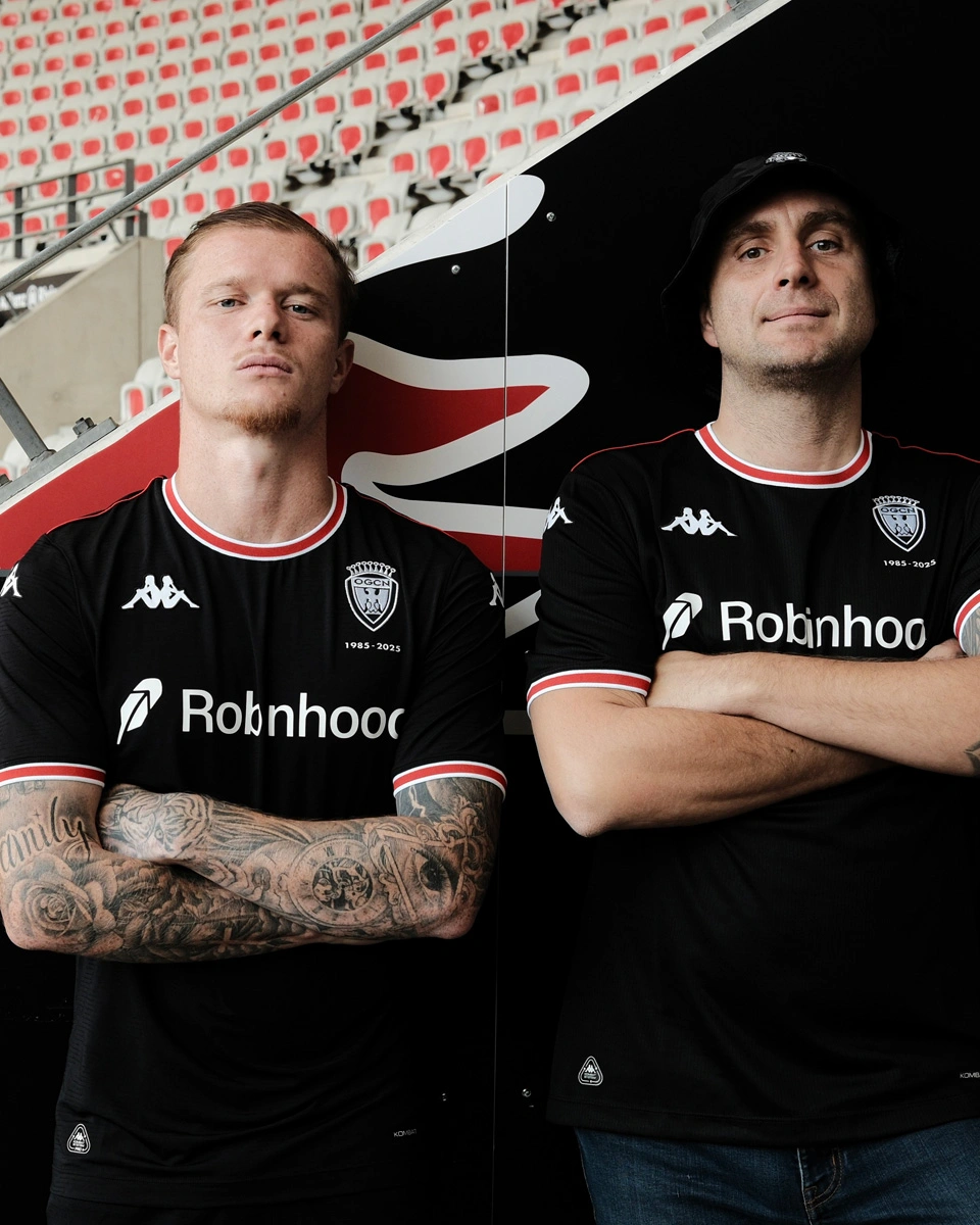 尼斯 2025-26 赛季“南看台(Populaire Sud)”特别版球衣 © 球衫堂 kitstown 尼斯 2025-26 赛季“南看台(Populaire Sud)”特别版球衣 © 球衫堂 kitstown