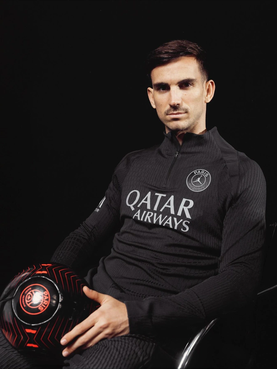 巴黎圣日耳曼 2025-26 赛季第四球衣 © 球衫堂 kitstown