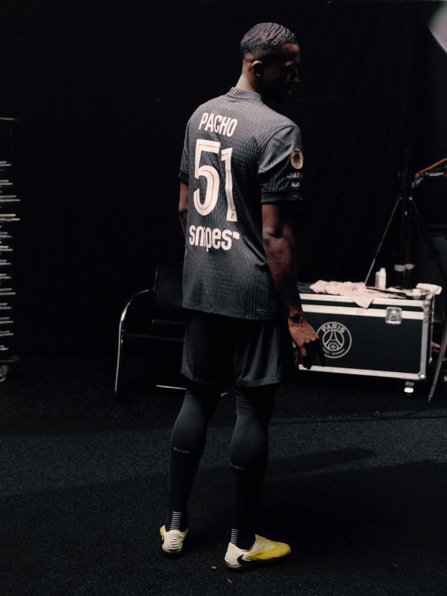 巴黎圣日耳曼 2025-26 赛季第四球衣 © 球衫堂 kitstown