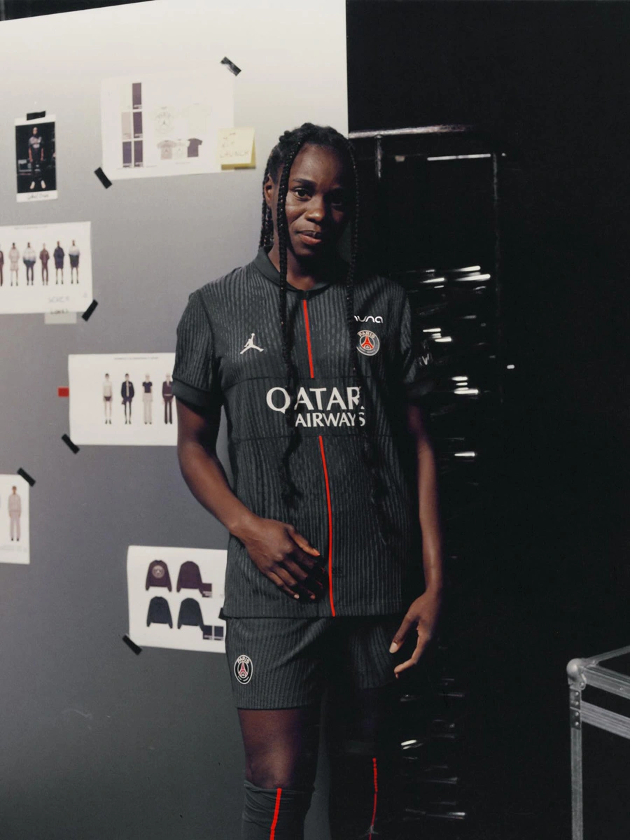 巴黎圣日耳曼 2025-26 赛季第四球衣 © 球衫堂 kitstown