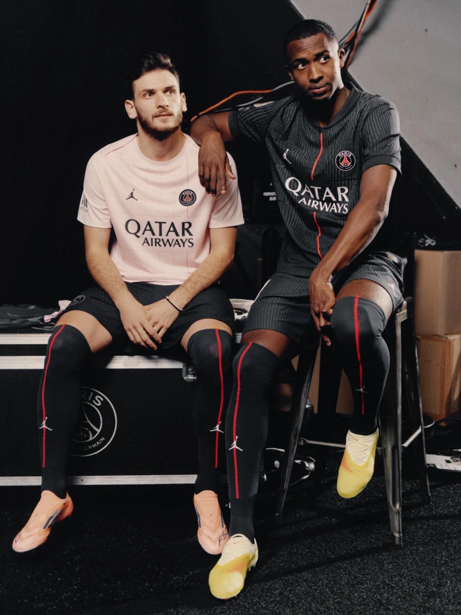 巴黎圣日耳曼 2025-26 赛季第四球衣 © 球衫堂 kitstown