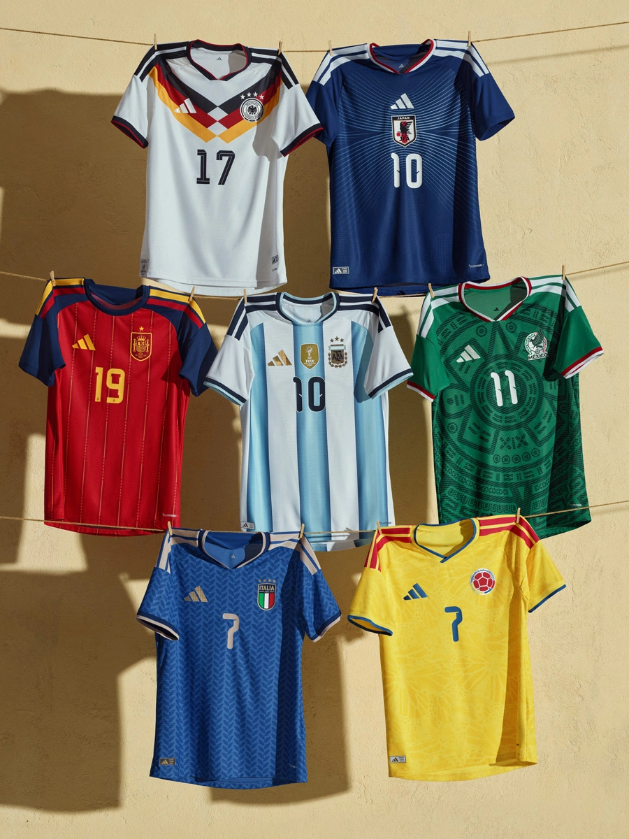 阿迪达斯发布 2026 年世界杯国家队主场球衣 © 球衫堂 kitstown 阿迪达斯发布 2026 年世界杯国家队主场球衣 © 球衫堂 kitstown