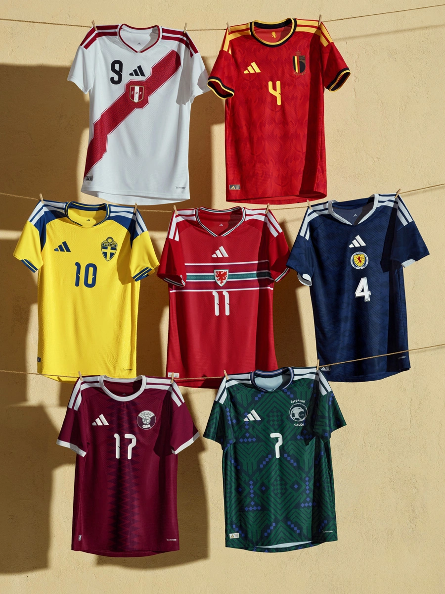 阿迪达斯发布 2026 年世界杯国家队主场球衣 © 球衫堂 kitstown 阿迪达斯发布 2026 年世界杯国家队主场球衣 © 球衫堂 kitstown