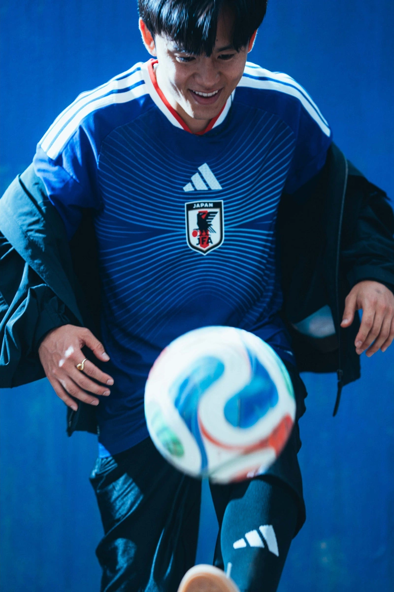 日本国家队 2026 世界杯主场球衣 © 球衫堂 kitstown 日本国家队 2026 世界杯主场球衣 © 球衫堂 kitstown