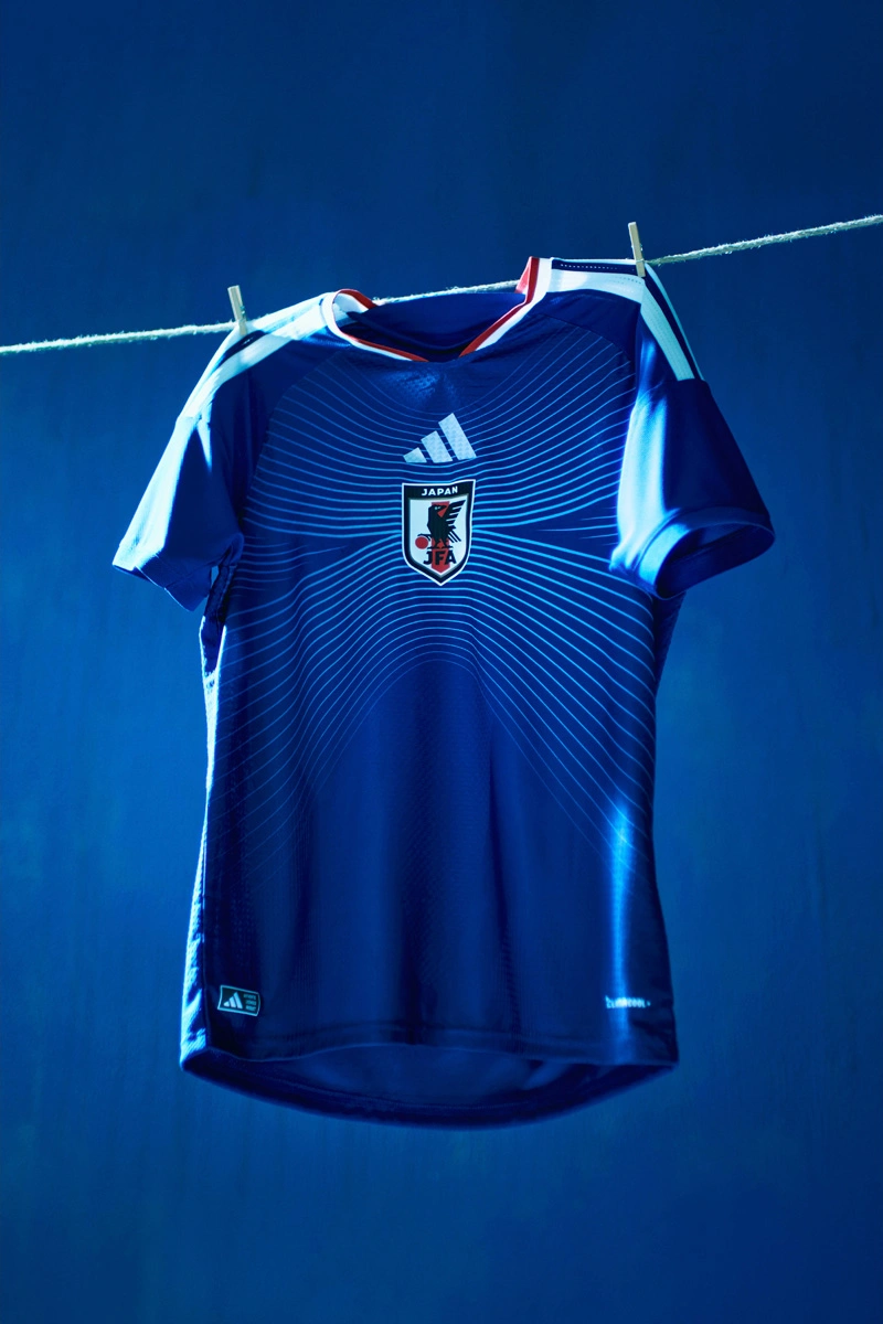 日本国家队 2026 世界杯主场球衣 © 球衫堂 kitstown 日本国家队 2026 世界杯主场球衣 © 球衫堂 kitstown