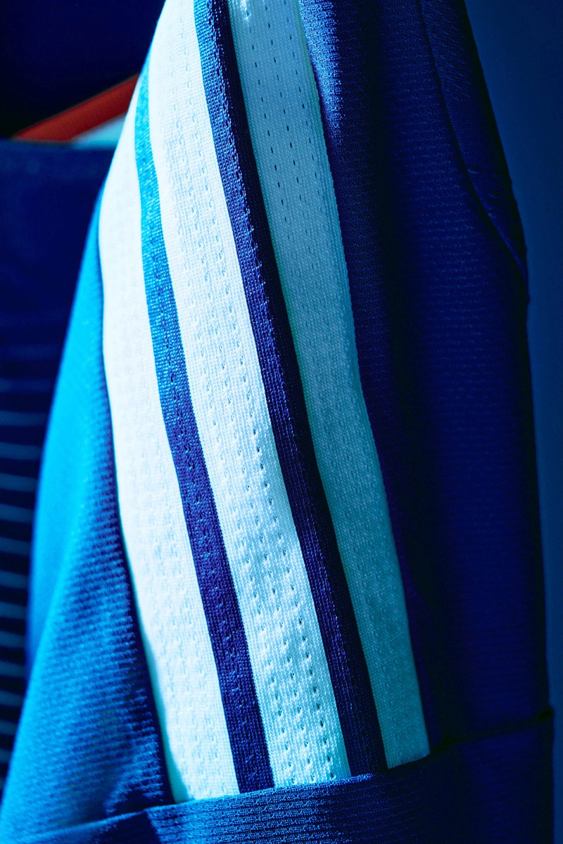 日本国家队 2026 世界杯主场球衣 © 球衫堂 kitstown 日本国家队 2026 世界杯主场球衣 © 球衫堂 kitstown