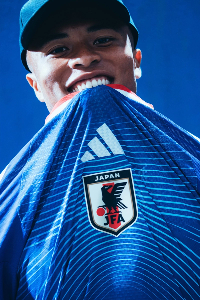 日本国家队 2026 世界杯主场球衣 © 球衫堂 kitstown 日本国家队 2026 世界杯主场球衣 © 球衫堂 kitstown