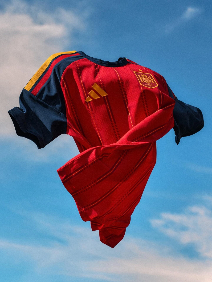 西班牙国家队 2026-27 赛季主场球衣 © 球衫堂 kitstown 西班牙国家队 2026-27 赛季主场球衣 © 球衫堂 kitstown