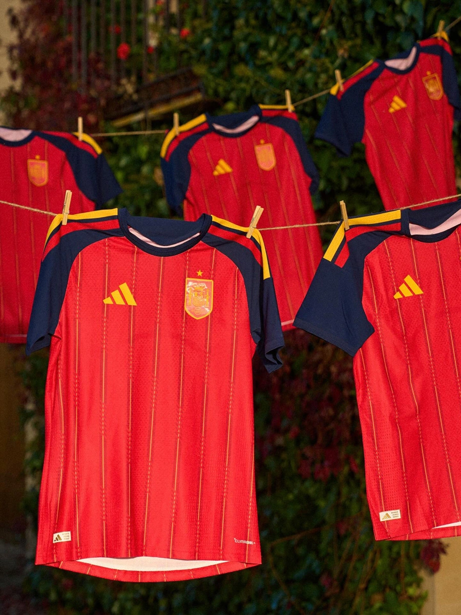 西班牙国家队 2026-27 赛季主场球衣 © 球衫堂 kitstown 西班牙国家队 2026-27 赛季主场球衣 © 球衫堂 kitstown