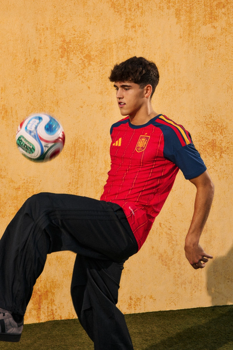 西班牙国家队 2026-27 赛季主场球衣 © 球衫堂 kitstown 西班牙国家队 2026-27 赛季主场球衣 © 球衫堂 kitstown