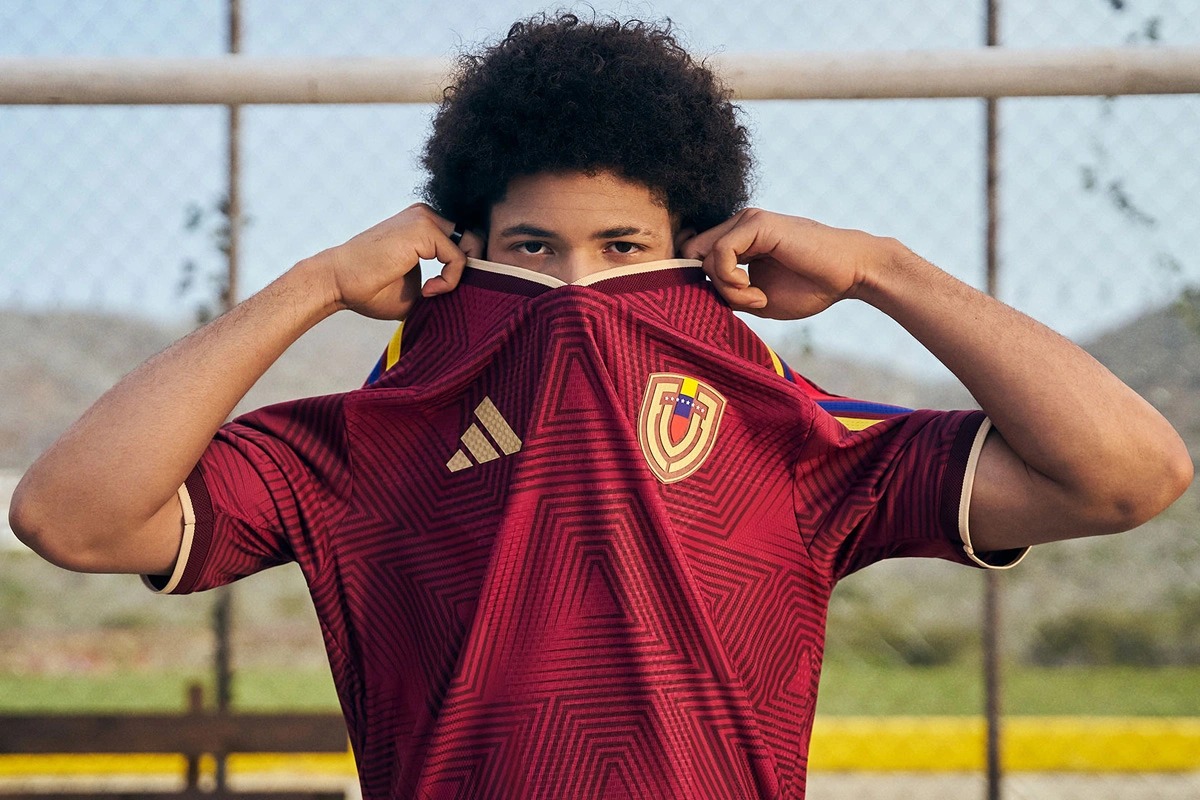 委内瑞拉国家队 2026-27 赛季主场球衣 © 球衫堂 kitstown 委内瑞拉国家队 2026-27 赛季主场球衣 © 球衫堂 kitstown