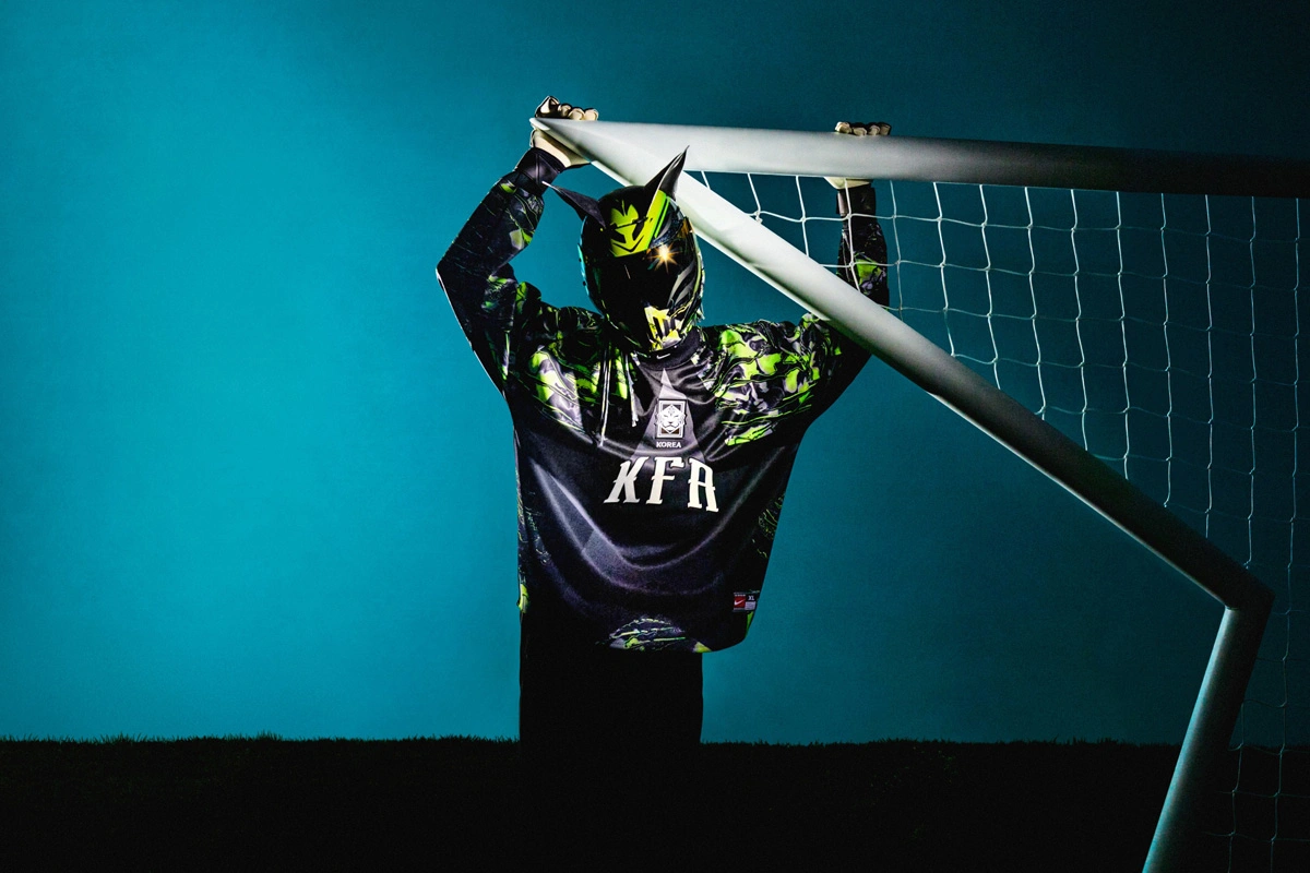 耐克推出“好莱坞门将(Hollywood Keepers)”休闲运动服 © 球衫堂 kitstown 耐克推出“好莱坞门将(Hollywood Keepers)”休闲运动服 © 球衫堂 kitstown