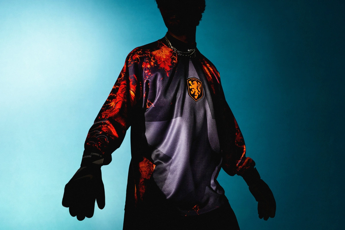 耐克推出“好莱坞门将(Hollywood Keepers)”休闲运动服 © 球衫堂 kitstown 耐克推出“好莱坞门将(Hollywood Keepers)”休闲运动服 © 球衫堂 kitstown