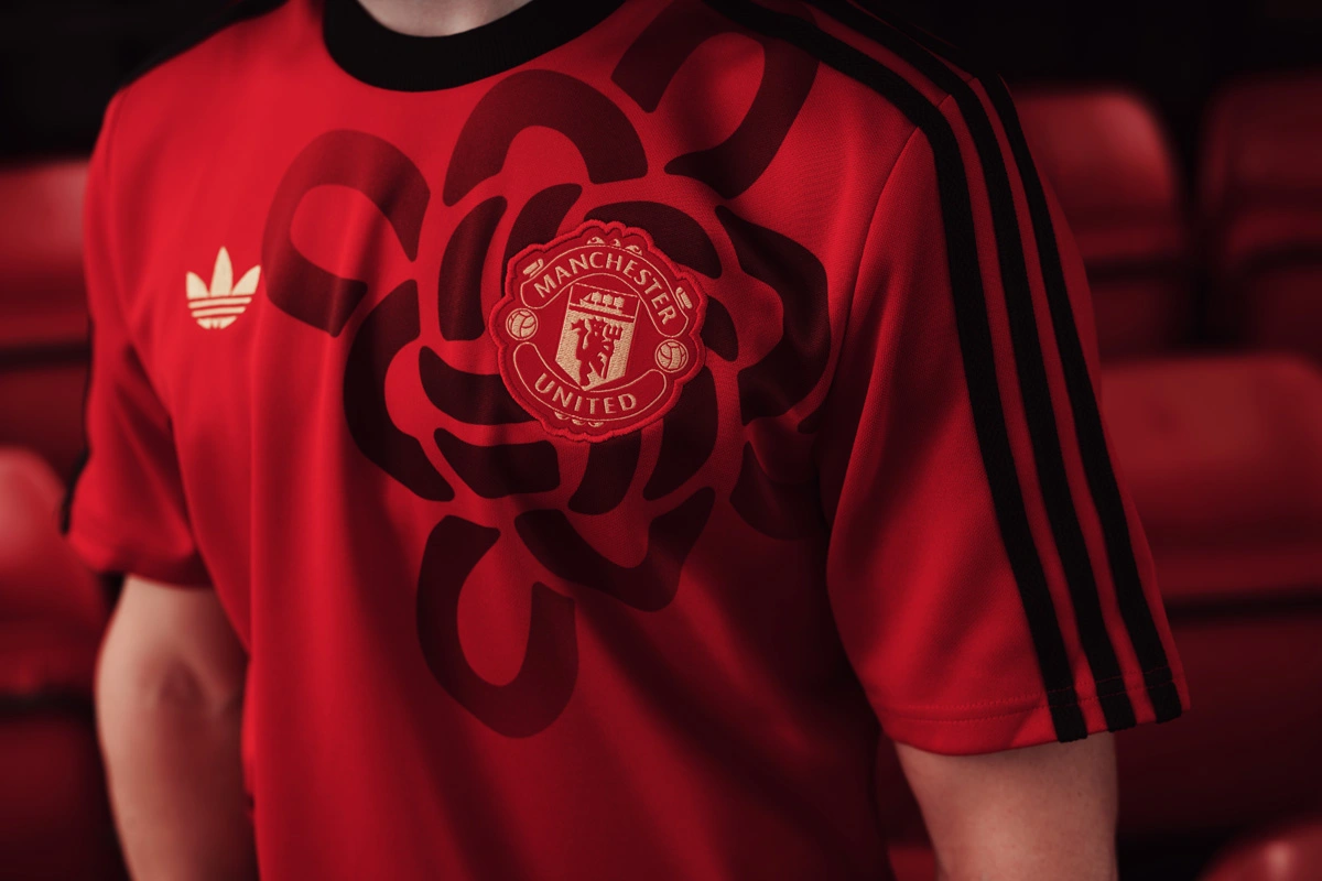 adidas × 曼联俱乐部 2026 中国文化系列 © 球衫堂 kitstown adidas × 曼联俱乐部 2026 中国文化系列 © 球衫堂 kitstown