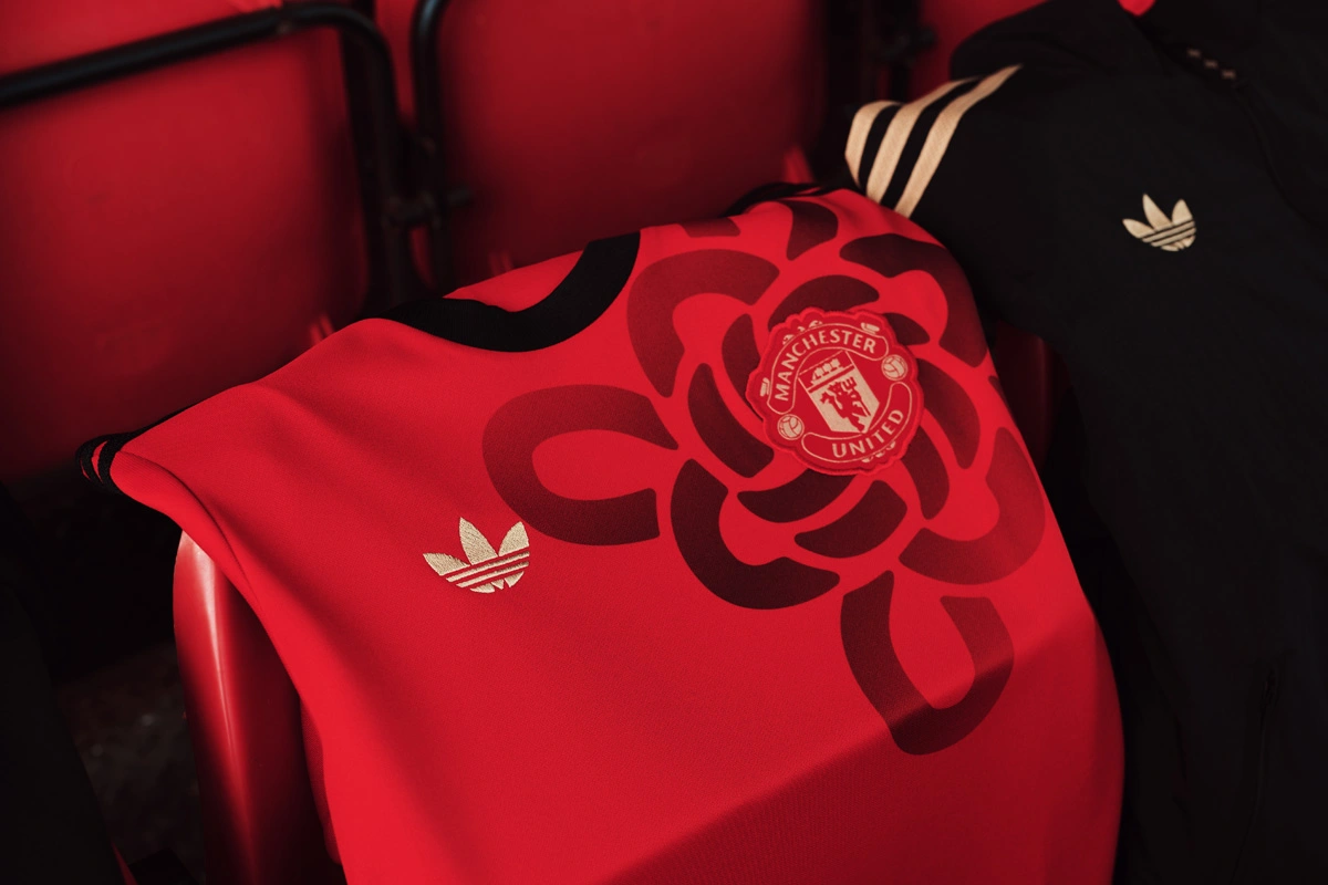 adidas × 曼联俱乐部 2026 中国文化系列 © 球衫堂 kitstown adidas × 曼联俱乐部 2026 中国文化系列 © 球衫堂 kitstown