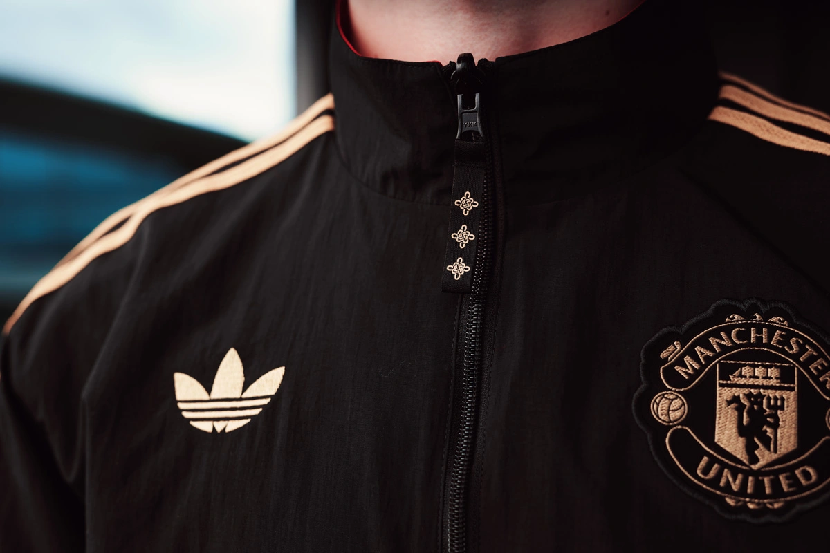 adidas × 曼联俱乐部 2026 中国文化系列 © 球衫堂 kitstown adidas × 曼联俱乐部 2026 中国文化系列 © 球衫堂 kitstown