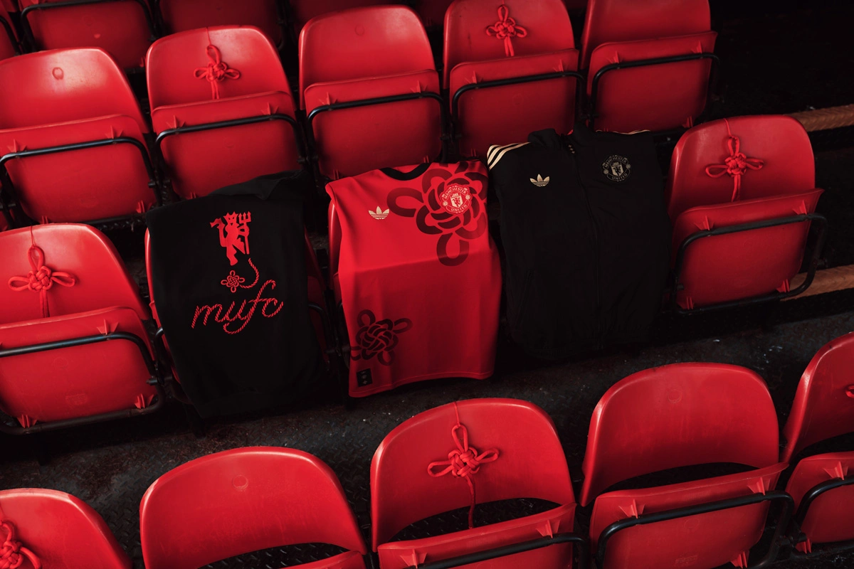 adidas × 曼联俱乐部 2026 中国文化系列 © 球衫堂 kitstown adidas × 曼联俱乐部 2026 中国文化系列 © 球衫堂 kitstown