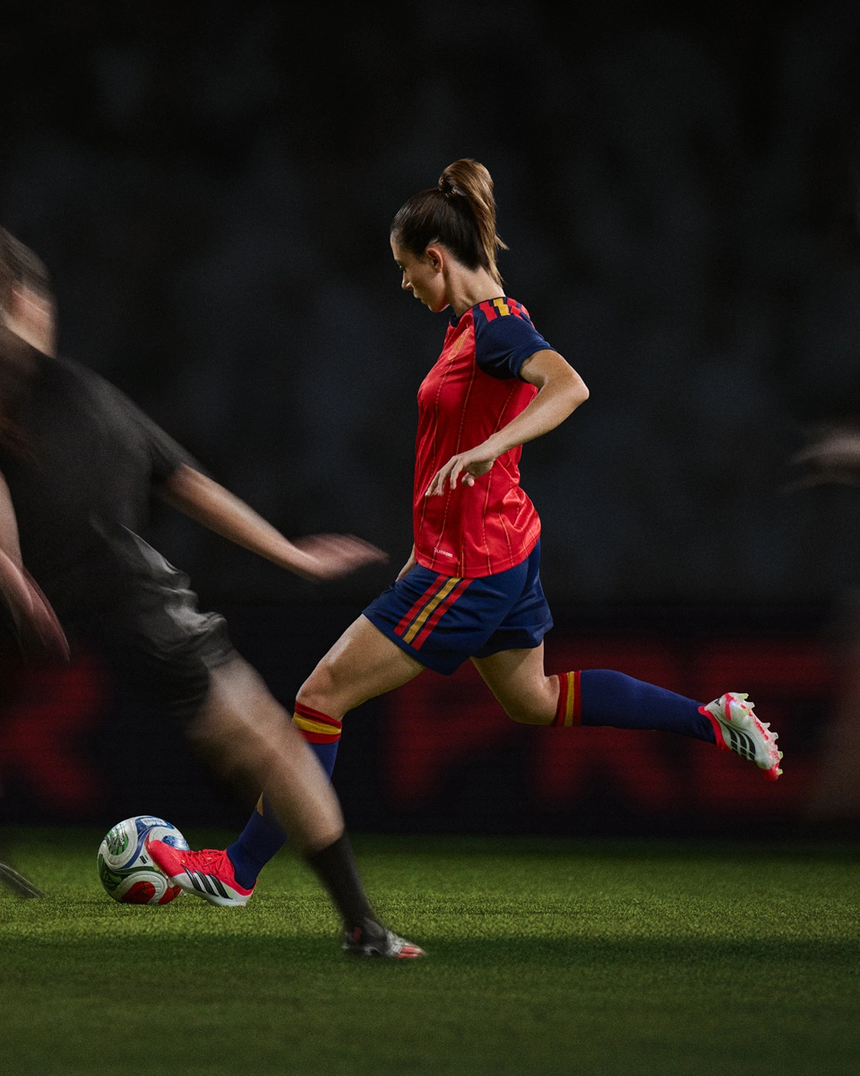 阿迪达斯发布 2026 新一代决胜战旗套组 © 球衫堂 kitstown