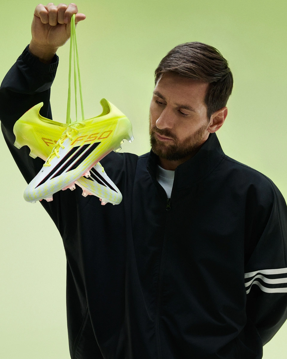 阿迪达斯发布 2026 新一代决胜战旗套组 © 球衫堂 kitstown