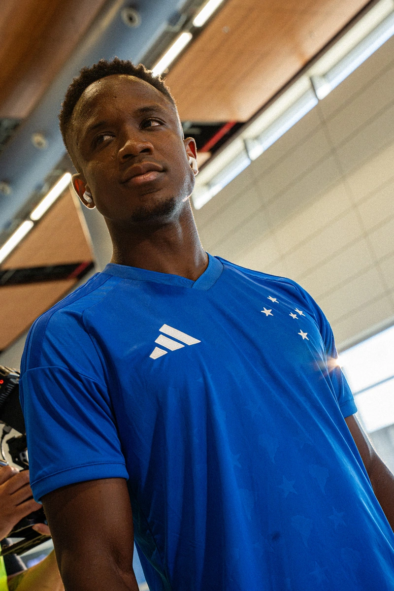 克鲁塞罗 2026 赛季主场球衣 © 球衫堂 kitstown