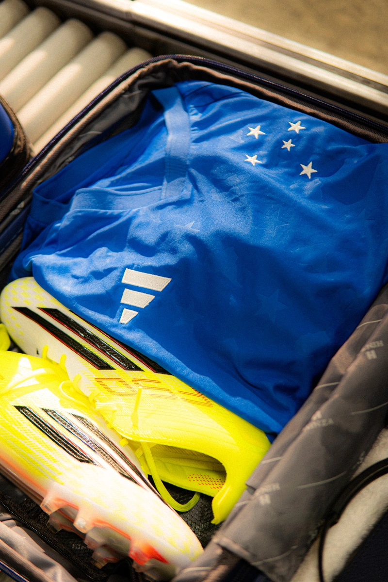 克鲁塞罗 2026 赛季主场球衣 © 球衫堂 kitstown