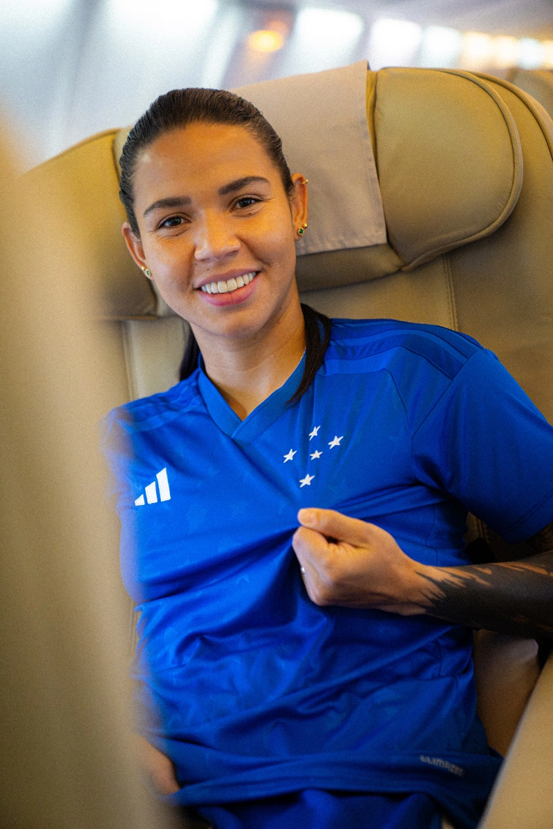 克鲁塞罗 2026 赛季主场球衣 © 球衫堂 kitstown