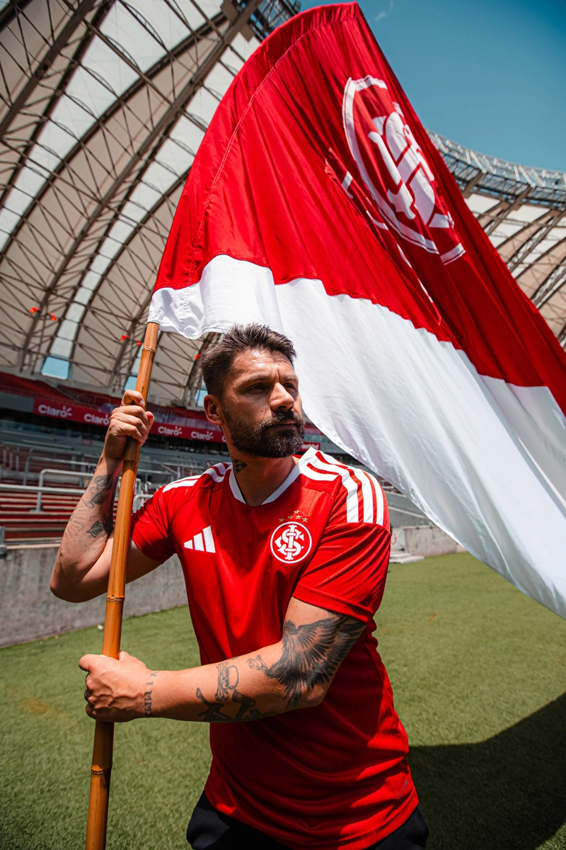 国际 2026 赛季主场球衣 © 球衫堂 kitstown 国际 2026 赛季主场球衣 © 球衫堂 kitstown