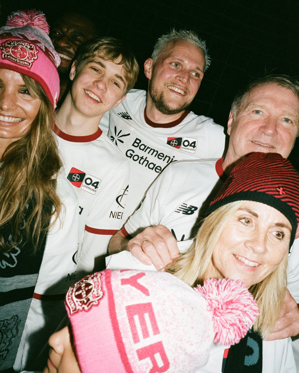 勒沃库森“球迷会五十周年”特别球衣 © 球衫堂 kitstown