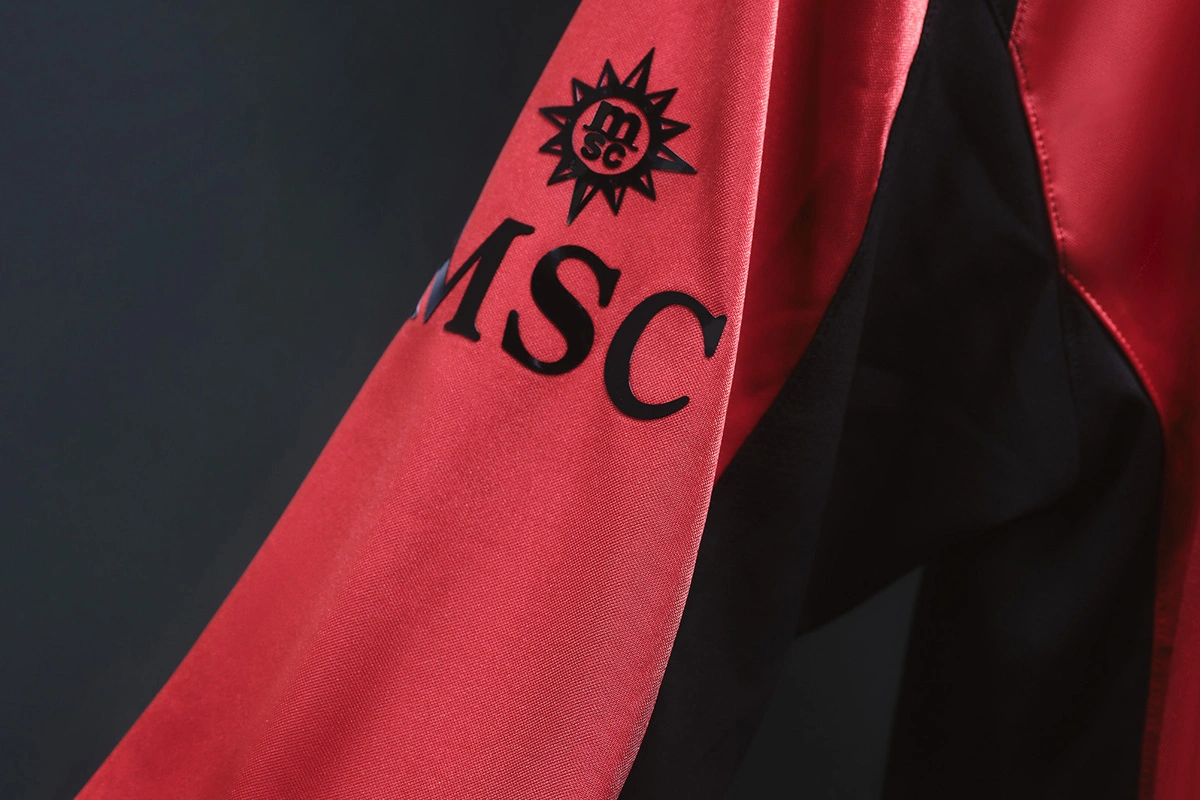 PUMA × Slam Jam × AC米兰 2025-26 赛季第四球衣 © 球衫堂 kitstown PUMA × Slam Jam × AC米兰 2025-26 赛季第四球衣 © 球衫堂 kitstown