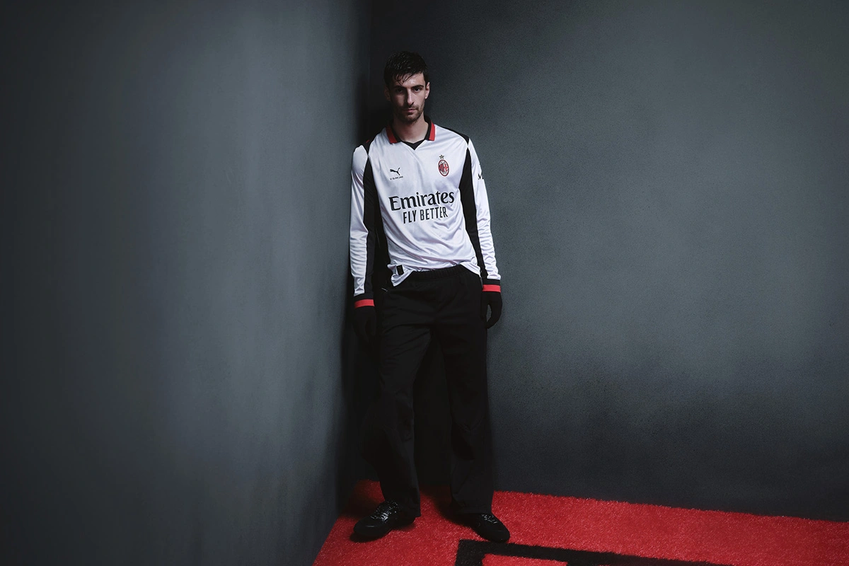 PUMA × Slam Jam × AC米兰 2025-26 赛季第四球衣 © 球衫堂 kitstown PUMA × Slam Jam × AC米兰 2025-26 赛季第四球衣 © 球衫堂 kitstown