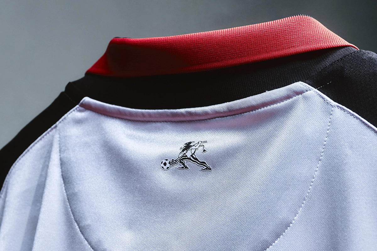 PUMA × Slam Jam × AC米兰 2025-26 赛季第四球衣 © 球衫堂 kitstown PUMA × Slam Jam × AC米兰 2025-26 赛季第四球衣 © 球衫堂 kitstown