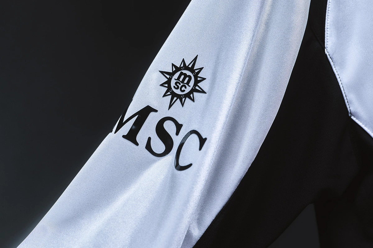 PUMA × Slam Jam × AC米兰 2025-26 赛季第四球衣 © 球衫堂 kitstown PUMA × Slam Jam × AC米兰 2025-26 赛季第四球衣 © 球衫堂 kitstown