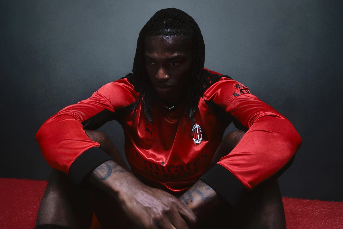 PUMA × Slam Jam × AC米兰 2025-26 赛季第四球衣 © 球衫堂 kitstown PUMA × Slam Jam × AC米兰 2025-26 赛季第四球衣 © 球衫堂 kitstown