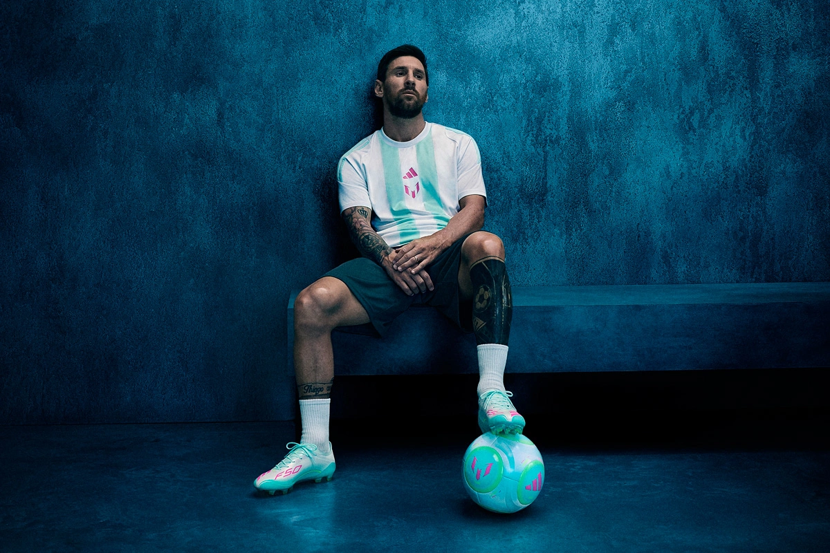 阿迪达斯发布梅西系列 F50 “流光溢彩”配色战靴 © 球衫堂 kitstown