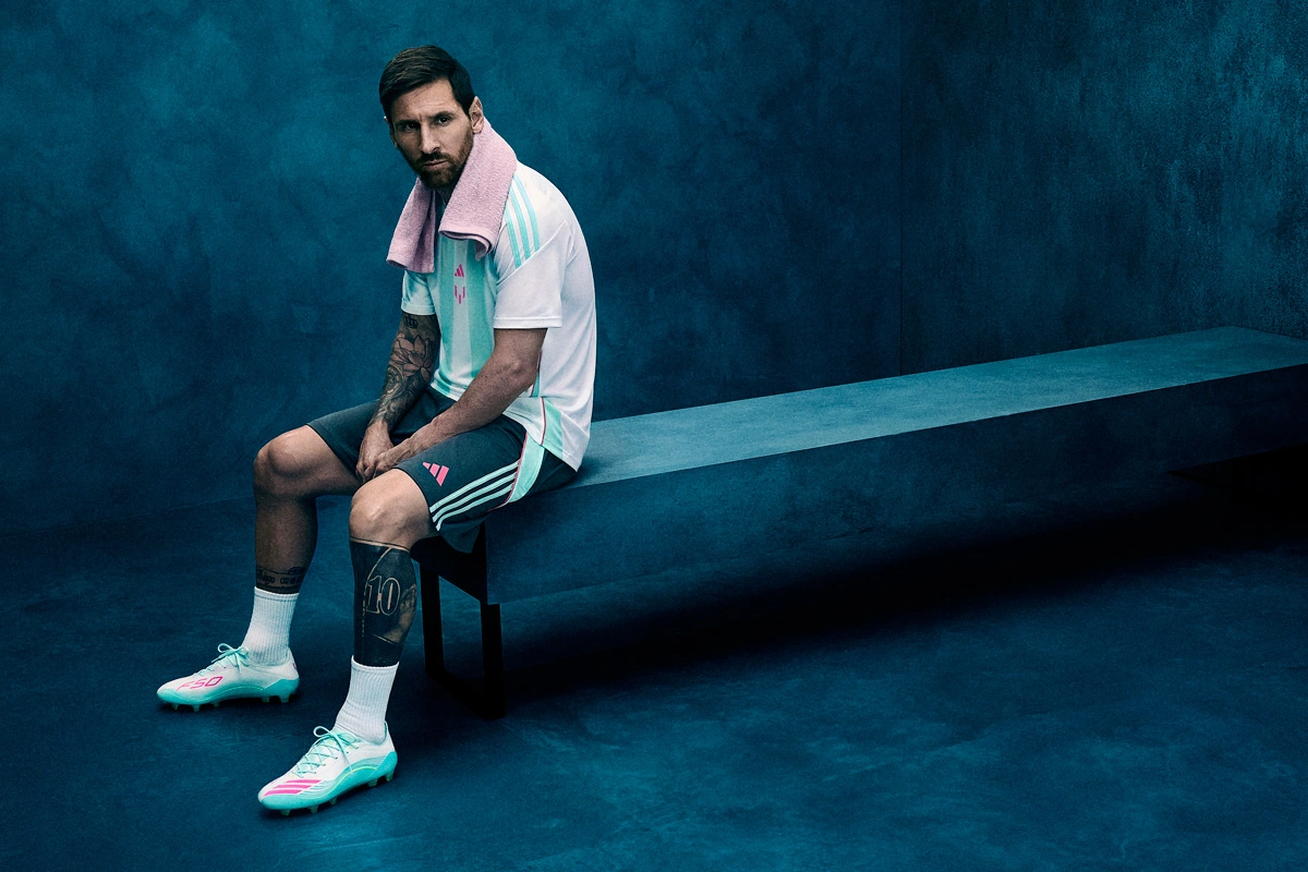 阿迪达斯发布梅西系列 F50 “流光溢彩”配色战靴 © 球衫堂 kitstown