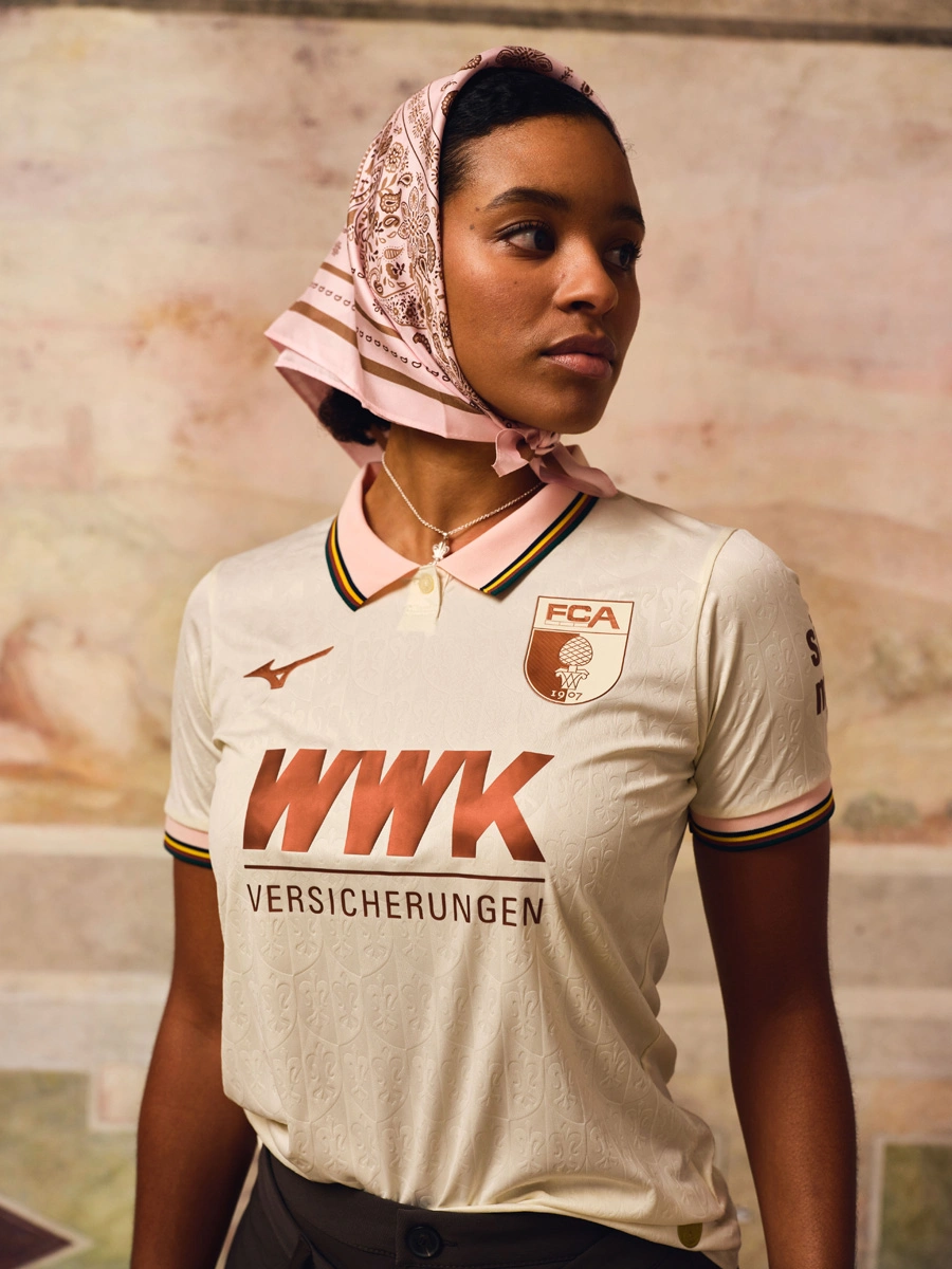 奥格斯堡 2025-26 赛季“富格尔”特别版球衣 © 球衫堂 kitstown 奥格斯堡 2025-26 赛季“富格尔”特别版球衣 © 球衫堂 kitstown