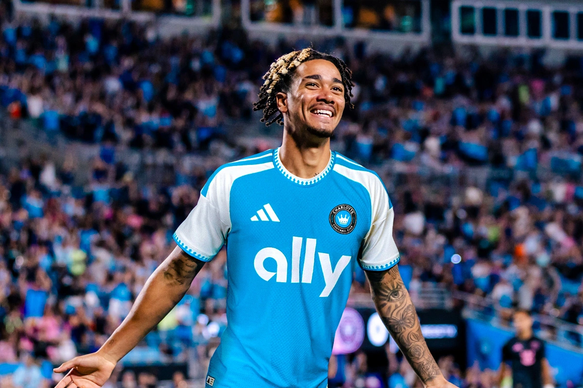 夏洛特 2026-27 赛季主场球衣 © 球衫堂 kitstown 夏洛特 2026-27 赛季主场球衣 © 球衫堂 kitstown